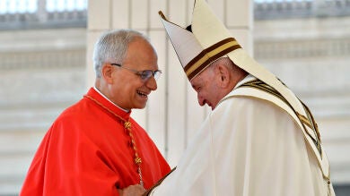 El papa Le&oacute;n XIV, cuando era cardenal junto con el papa Francisco