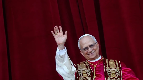 El nuevo papa, León XIV, sale al balcón de San Pedro tras ser elegido pontífice El nuevo papa, León XIV, sale al balcón de San Pedro tras ser elegido pontífice