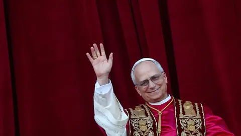El nuevo papa, León XIV, sale al balcón de San Pedro tras ser elegido pontífice El nuevo papa, León XIV, sale al balcón de San Pedro tras ser elegido pontífice