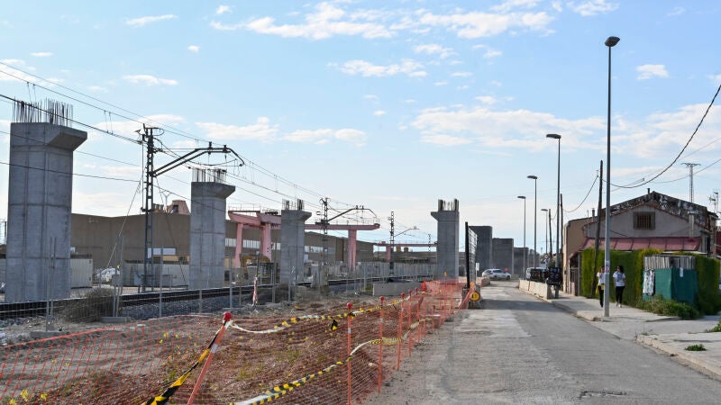 Obras de construcción de un viaducto en Palencia dentro de la linea de alta velocidad a Cantabria