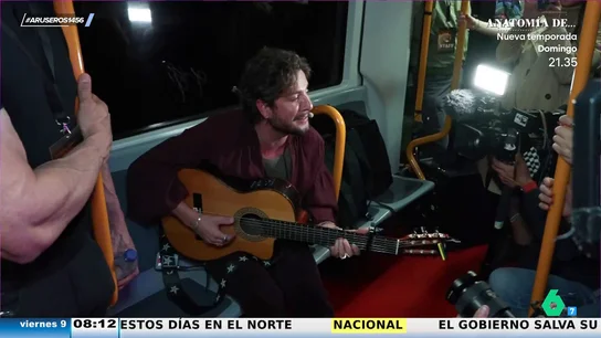 Manuel Carrasco sorprende a estudiantes del Metro de Madrid cantando su nuevo disco Manuel Carrasco sorprende a estudiantes del Metro de Madrid cantando su nuevo disco