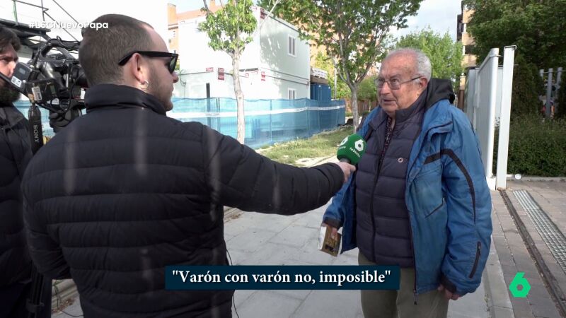 La reacción de los feligreses de una parroquia al preguntarles por el matrimonio homosexual: "Varón con varón no, imposible"