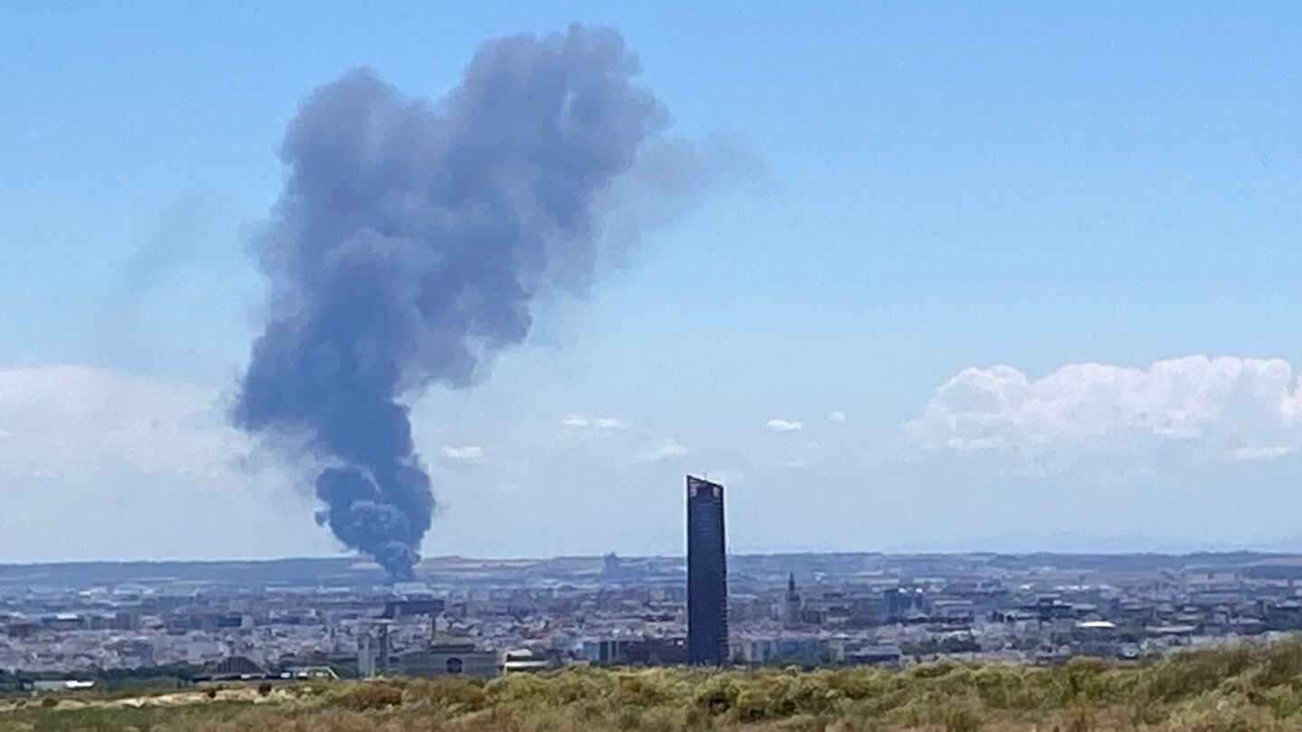 El incendio en Alcalá de Guadaíra visto desde Sevilla