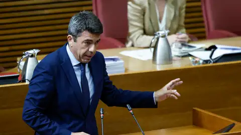El president de la Generalitat, Carlos Mazón, durante su intervención en la sesión de control parlamentario este jueves en Les Corts Valencianes El president de la Generalitat, Carlos Mazón, durante su intervención en la sesión de control parlamentario este jueves en Les Corts Valencianes