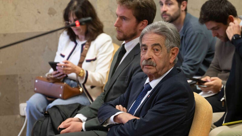 Miguel Ángel Revilla, durante el acto de conciliación con la representación del rey emérito