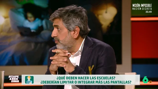 "No añaden gran cosa a la educación": Arun Mansukhani explica qué deberían hacer los colegios con las pantallas Arun Mansukhani habla de nuevo sobre los jóvenes y las pantallas y en este vídeo expresa su opinión sobre qué deberían hacer los colegios con ellas: "Frenarlas y eliminarlas".