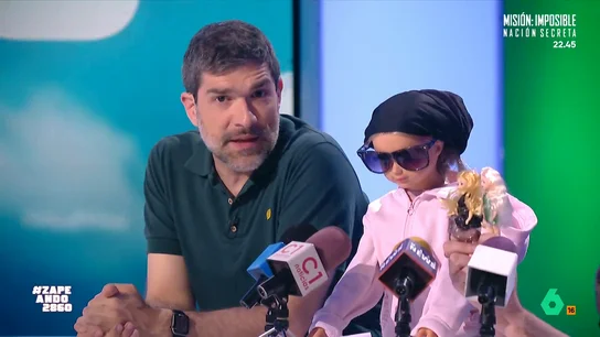 ¡Exclusiva! 'Melody' escoge Zapeando para dar su primera rueda de prensa tras Eurovisión 'Melodita' ha escogido Zapeando para dar su primera rueda de prensa después de su paso por el Festival de Eurovisión. No te pierdas sus 'declaraciones' en el vídeo principal.