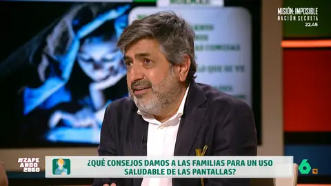 Arun Mansukhani desvela que su hija le pidió un Nokia antiguo para salir del smartphone: "Nos dijo que no podía controlarse" El psicólogo Arun Mansukhani da algunos consejos para las familias para afrontar la adicción a las pantallas y explica cómo en su caso particular abordaron la cuestión cuando el móvil entró en las vidas de sus hijas.