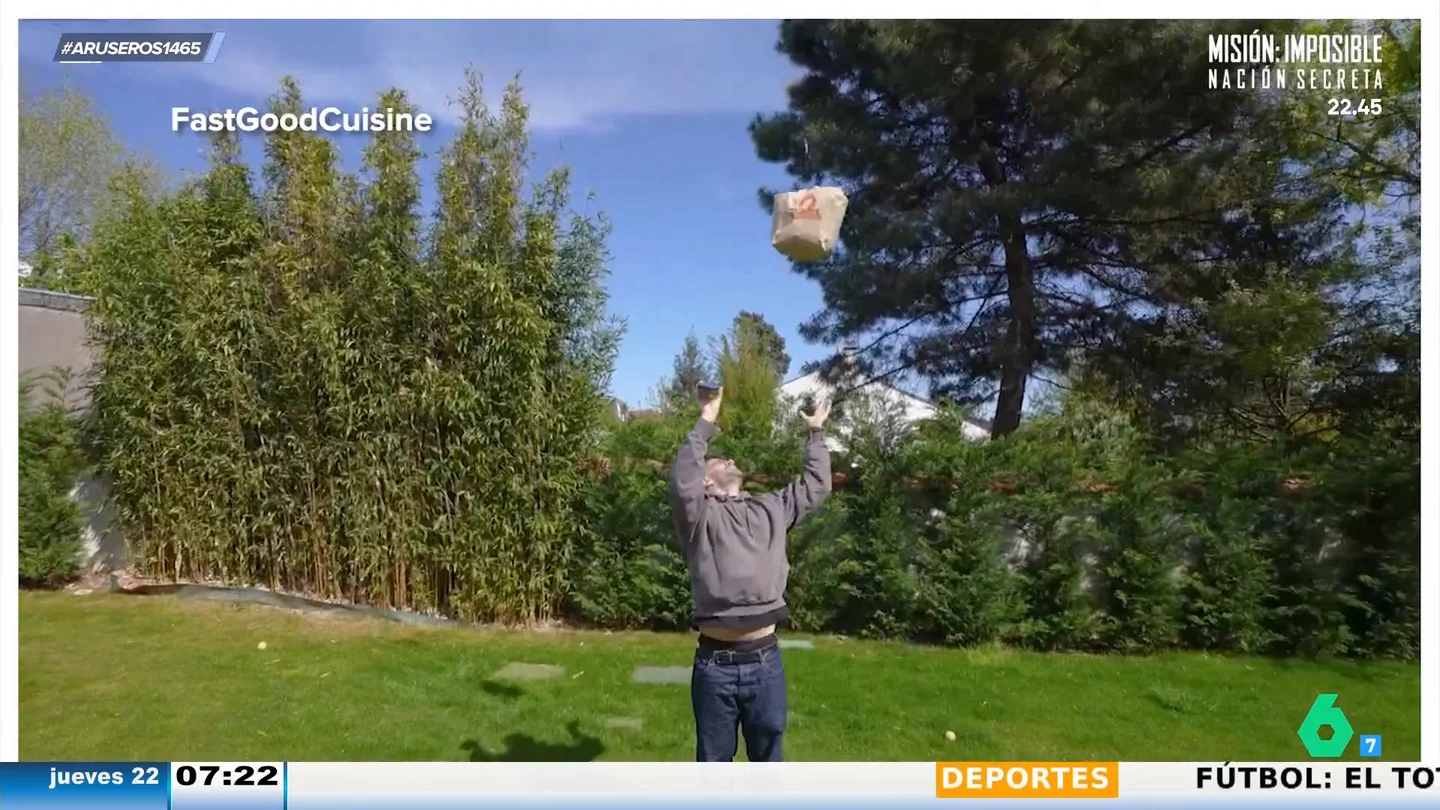 Delivery con drones y pajitas que filtran todo tipo de agua: así prueba un youtuber los gadgets del futuro Delivery con drones y pajitas que filtran todo tipo de agua: así prueba un youtuber los gadgets del futuro
