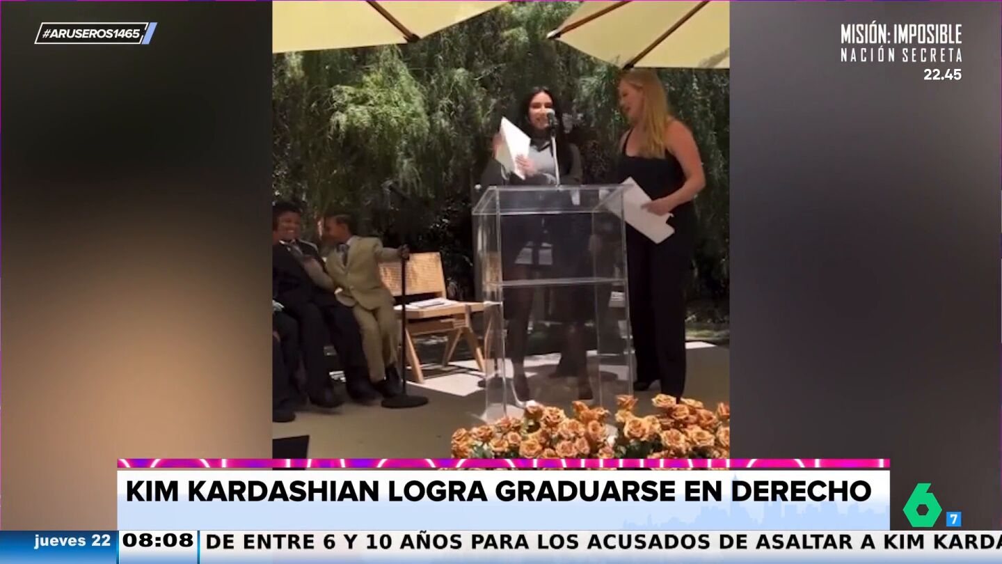 Kim Kardashian se grad&uacute;a en Derecho y saca a la venta un sujetador con piercings en los pezones