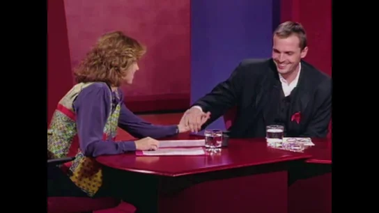El día que Miguel Bosé rompió a llorar en el programa de Mercedes Milá para demostrar que estaba vivo y no tenía sida: "Tuvimos que parar" El día que Miguel Bosé rompió a llorar en el programa de Mercedes Milá para demostrar que estaba vivo y no tenía sida: "Tuvimos que parar"