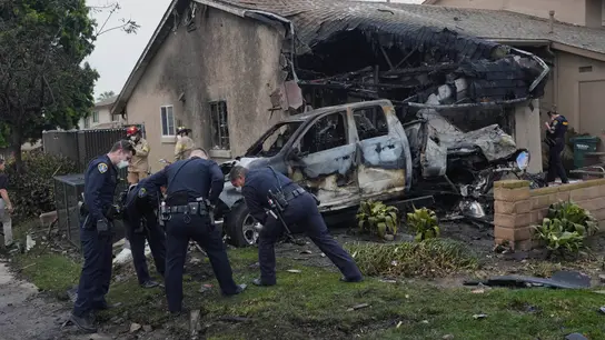 Una avioneta se estrella en un barrio residencial de San Diego, California Una avioneta se estrella en un barrio residencial de San Diego, California