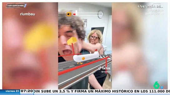 Un joven termina con la paciencia de su madre al jugar con el 'filtro de gallina': "¡Me cago en la mar!" Un joven termina con la paciencia de su madre al jugar con el 'filtro de gallina': "¡Me cago en la mar!"