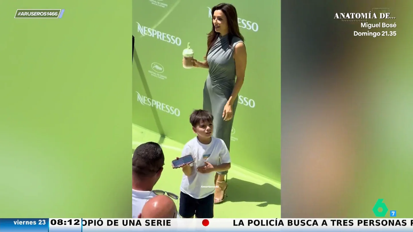 "¡Todo el mundo conoce a mi mamá!, ¡dejen de tomarle fotos!": la reacción del hijo de Eva Longoria en Cannes "¡Todo el mundo conoce a mi mamá!, ¡dejen de tomarle fotos!": la reacción del hijo de Eva Longoria en Cannes