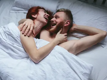 Pareja en la cama Pareja en la cama