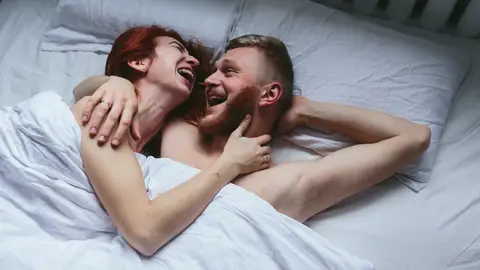 Pareja en la cama Pareja en la cama