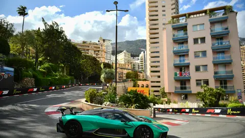 El nuevo Aston Martin Valhalla en la horquilla Loews de Mónaco El nuevo Aston Martin Valhalla en la horquilla Loews de Mónaco