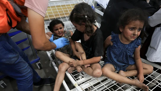 Heridos tras un ataque israelí son atendidos en el hospital Al Ahli Arab Baptist, en Gaza Heridos tras un ataque israelí son atendidos en el hospital Al Ahli Arab Baptist, en Gaza