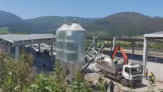 Nave ganadera en la que se ha producido el derrumbe del techo en Coaña, Asturias Nave ganadera en la que se ha producido el derrumbe del techo en Coaña, Asturias