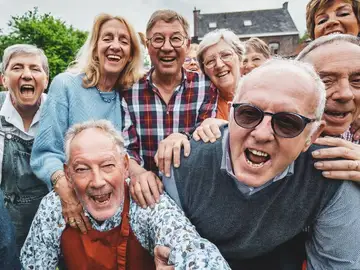 Al hacernos mayores, nos cuesta más hacer amigos: este estudio explica por qué Al hacernos mayores, nos cuesta más hacer amigos: este estudio explica por qué