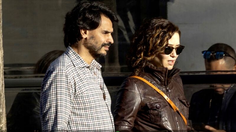 Isabel Díaz Ayuso y su pareja.