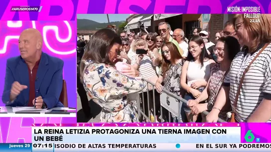 Alfonso Arús, al ver cómo la reina Letizia coge a un bebé en brazos: "Esto tiene sus riesgos" Alfonso Arús, al ver cómo la reina Letizia coge a un bebé en brazos: "Esto tiene sus riesgos"