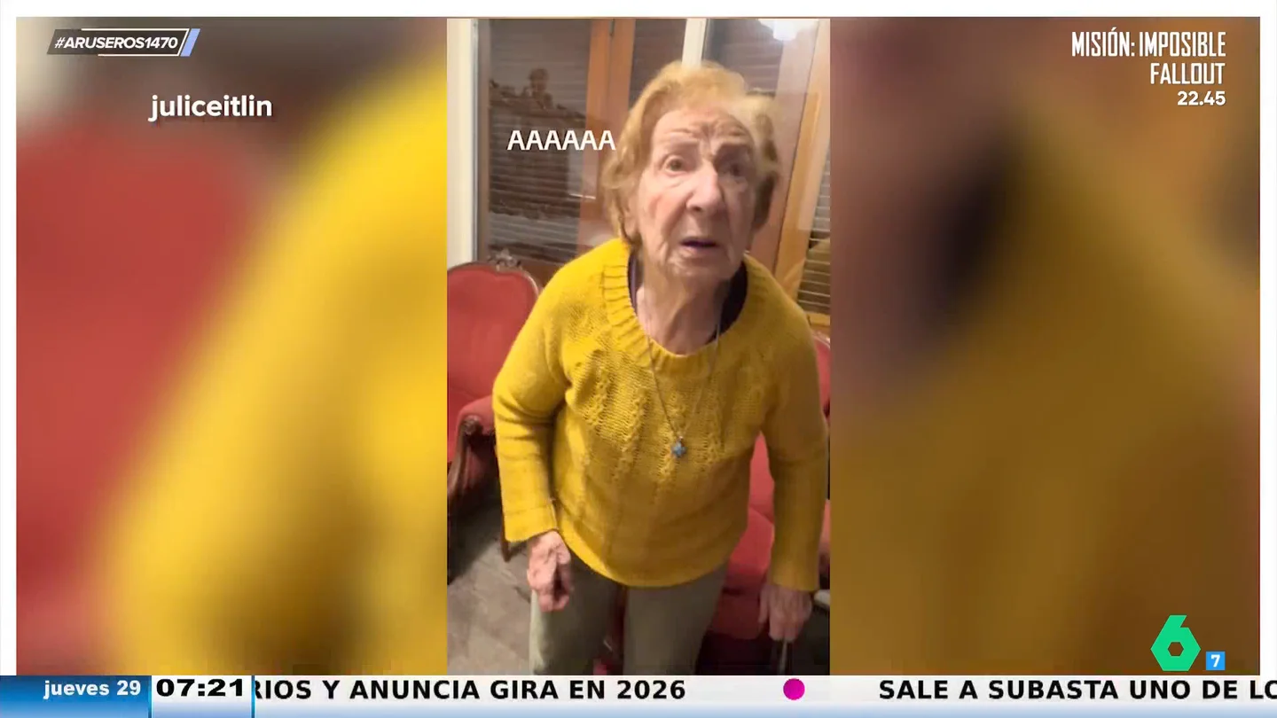 Comete el error de decirle a su abuela que tiene hambre: "¿Quieres un té con unas tostaditas? ¿Pollo? ¿Sándwich? ¿Queso?" Comete el error de decirle a su abuela que tiene hambre: "¿Quieres un té con unas tostaditas? ¿Pollo? ¿Sándwich? ¿Queso?"