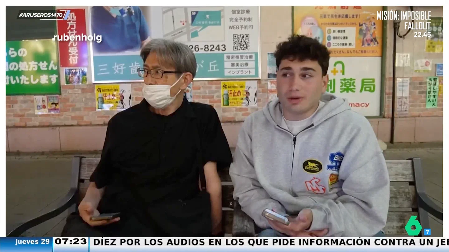 Un español viaja a Japón para alquilar un abuelo: "La gente está muy aislada, no tiene a nadie" Un español viaja a Japón para alquilar un abuelo: "La gente está muy aislada, no tiene a nadie"