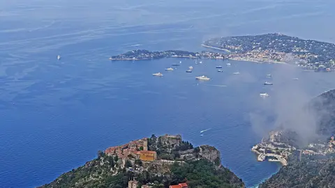 Bahía de Èze, Costa Azul (Francia) Bahía de Èze, Costa Azul (Francia)