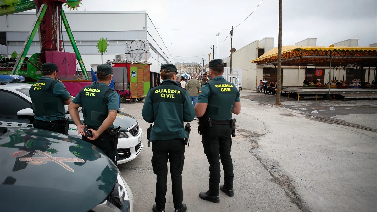 La Guardia Civil en la zona de Burela donde se produjo un atropello múltiple este viernes. La Guardia Civil en la zona de Burela donde se produjo un atropello múltiple este viernes.