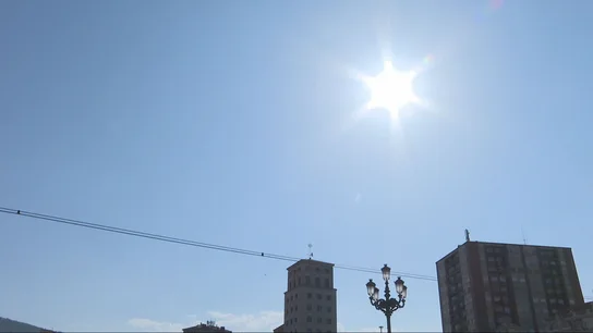 Imagen del sol en un día despejado Imagen del sol en un día despejado