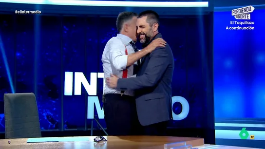 Wyoming felicita a Dani Mateo por su 46 cumpleaños: "¿Qué te han regalado, otro programa en laSexta?" El Intermedio arranca este 2 de junio con una felicitación muy especial para Dani Mateo, que cumple 46 años y asegura que está a solo una sustitución en la teletienda para "empadronarse" en laSexta.