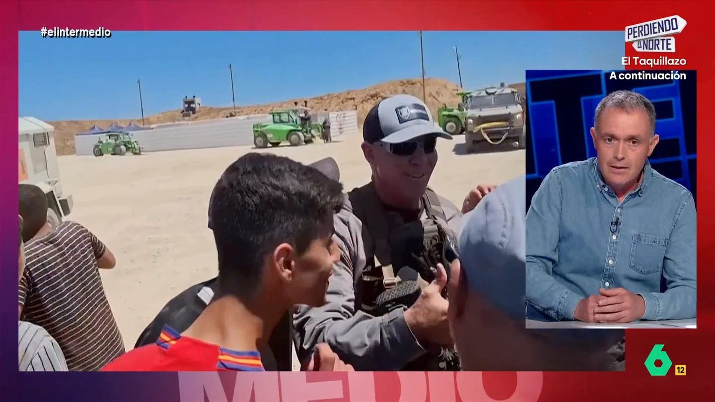 Mikel Ayestaran, sobre los puntos de reparto de alimentos en Gaza: "Se han convertido en una trampa mortal" El corresponsal explica que el reparto está, actualmente, en manos de una supuesta fundación estadounidense que ha establecido solo cuatro puntos de distribución. "Es una operación de maquillaje", afirma, "lo que están haciendo, es desplazar a toda la población al sur".