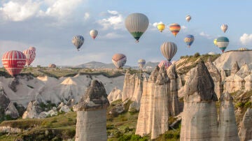 Globos aerostáticos sobre las chimeneas de la Capadocia