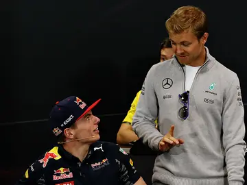 Nico Rosberg y Max Verstappen en la rueda de prensa previa al GP de Mónaco en 2016 Nico Rosberg y Max Verstappen en la rueda de prensa previa al GP de Mónaco en 2016