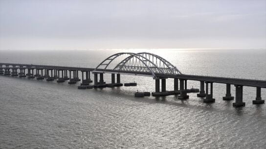 Imagen del puente de Kerch que une Crimea con Rusia.