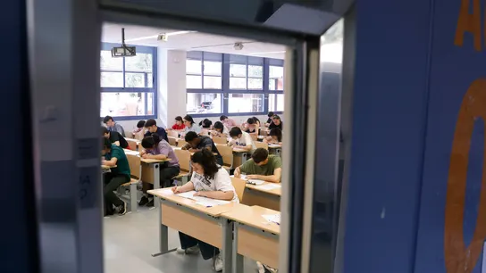 Varios estudiantes se enfrentan a la PAU en la Universidad Complutense de Madrid, a 3 de junio de 2025 Varios estudiantes se enfrentan a la PAU en la Universidad Complutense de Madrid, a 3 de junio de 2025
