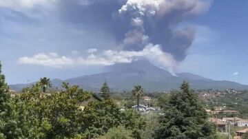 Volcán Etna en erupción