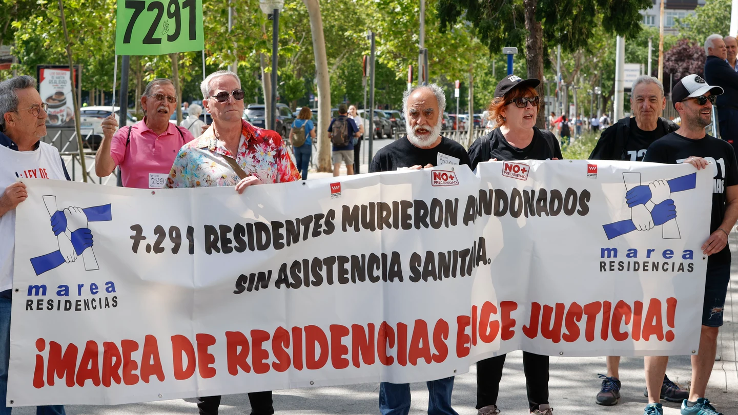 Familiares de las asociaciones '7291: Verdad y Justicia', Pladigmare y Marea de Residencias se manifiestan en el Juzgado Familiares de las asociaciones '7291: Verdad y Justicia', Pladigmare y Marea de Residencias se manifiestan en el Juzgado