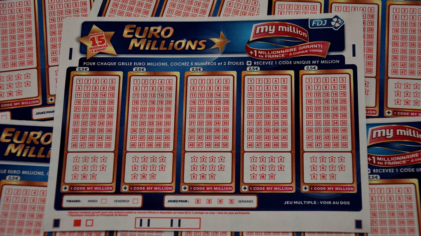 Varios cupones para participar en el sorteo de Euromillones Varios cupones para participar en el sorteo de Euromillones