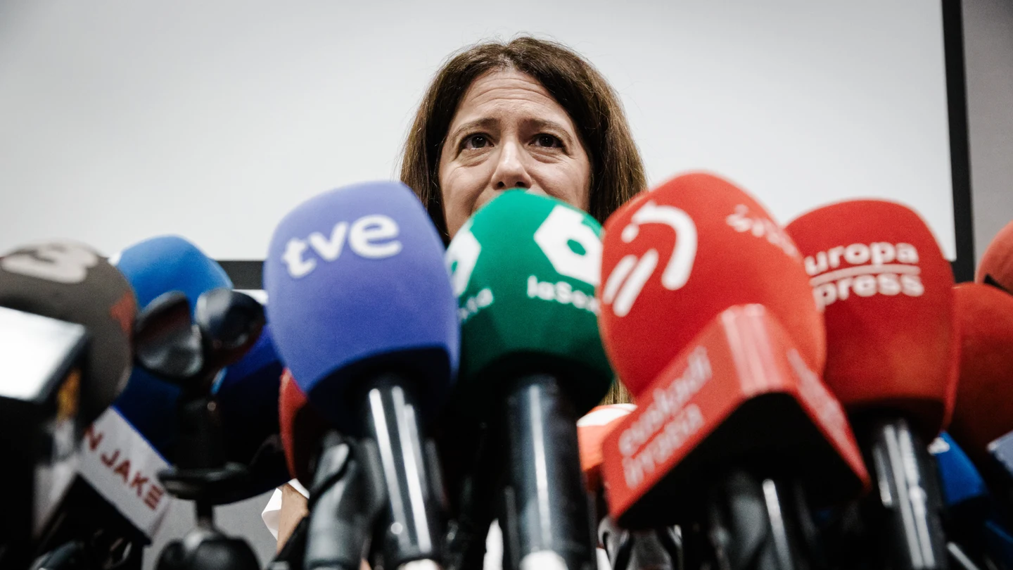Leire Díez, durante su comparecencia sin preguntas ante los medios de comunicación Leire Díez, durante su comparecencia sin preguntas ante los medios de comunicación