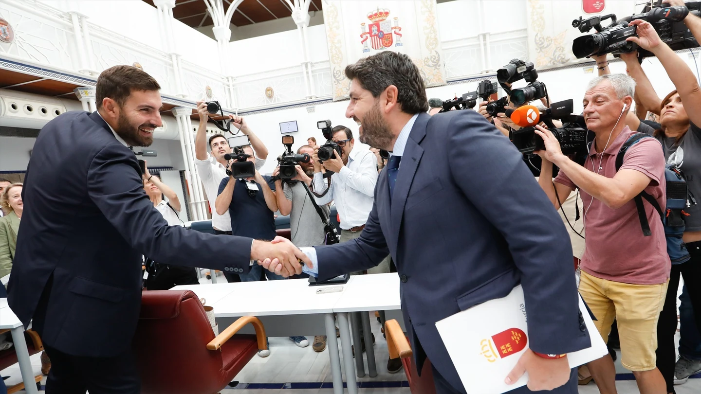 Los líderes murcianos de PP y Vox, Fernando López Miras y José Ángel Antelo respectivamente, en una foto de archivo Los líderes murcianos de PP y Vox, Fernando López Miras y José Ángel Antelo respectivamente, en una foto de archivo