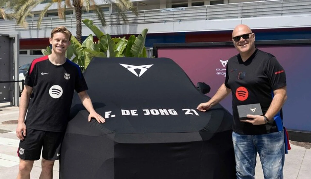 Frenkie De Jong recibe su CUPRA Terramar VZ