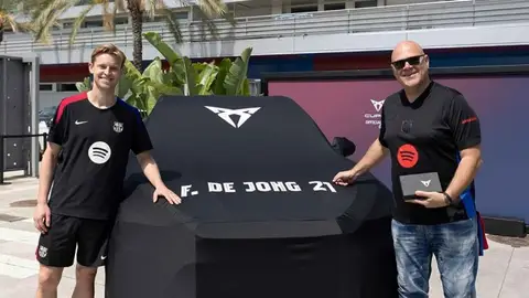 Frenkie De Jong recibe su CUPRA Terramar VZ Frenkie De Jong recibe su CUPRA Terramar VZ