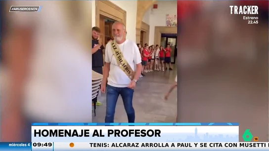 Un emotivo homenaje: así se despide un profesor de Mallorca entre lágrimas de sus alumnos el día de su jubilación Un emotivo homenaje
