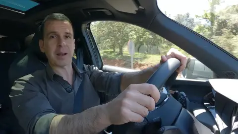 Alberto Montoya, redactor del programa, al volante del Cupra Terramar Alberto Montoya, redactor del programa, al volante del Cupra Terramar