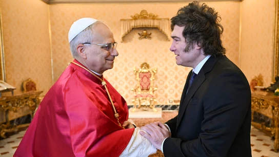Javier Milei se reúne con el papa León XIV en el Vaticano. Javier Milei se reúne con el papa León XIV en el Vaticano.