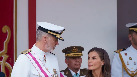 El rey Felipe VI y la reina Letizia presiden el desfile con motivo del Día de las Fuerzas Armadas 2025 en Santa Cruz de Tenerife este sábado. El rey Felipe VI y la reina Letizia presiden el desfile con motivo del Día de las Fuerzas Armadas 2025 en Santa Cruz de Tenerife este sábado.