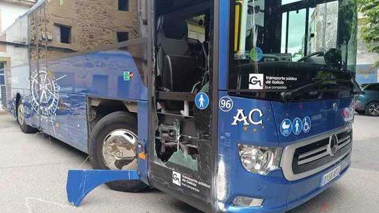 El autobús accidentado tras su robo por parte de un hombre en Noia (Galicia). El autobús accidentado tras su robo por parte de un hombre en Noia (Galicia).