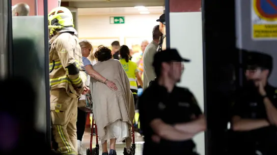 Los servicios de emergencia, presentes en la residencia de ancianos de Zaragoza donde se ha producido el incendio Los servicios de emergencia, presentes en la residencia de ancianos de Zaragoza donde se ha producido el incendio